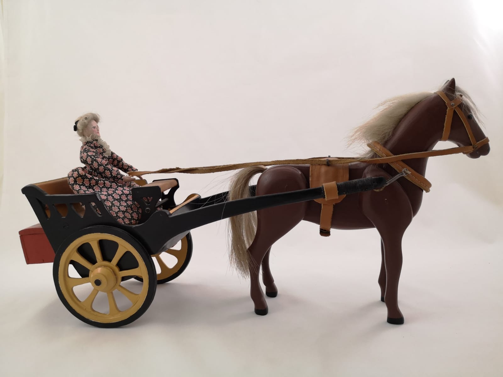 Inger Bolten valmistama hevonen. Ebeneserin lastentarhan kokoelma / Lastentarhamuseo.