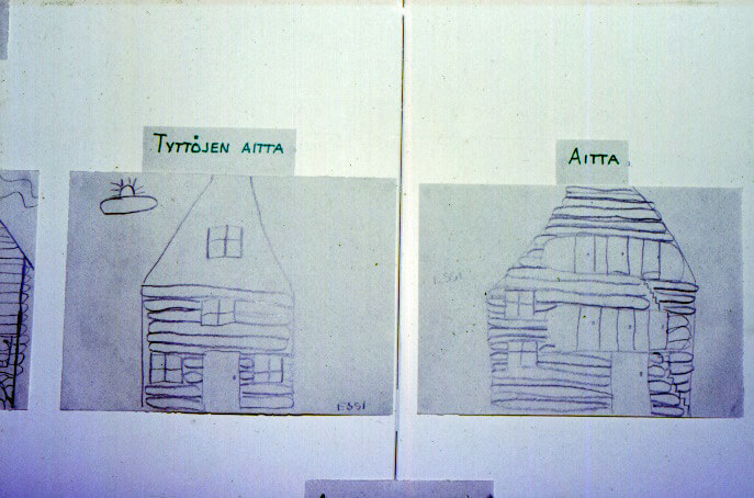 Kuvassa kaksi erillistä paperia, joissa molemmissa on hahmoteltuna talo.