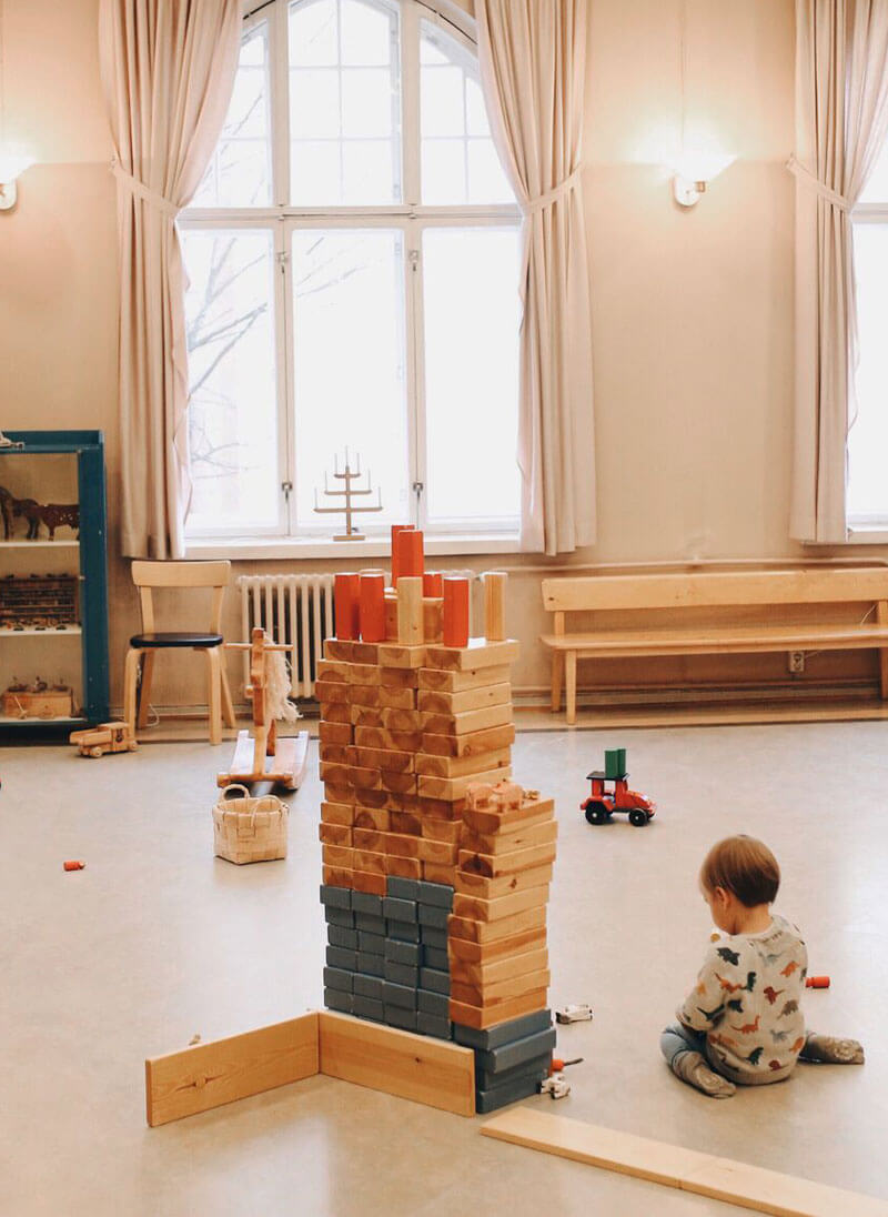 Lastentarhamuseon sali mahdollistaa monenlaiset leikit ja taidokkaimmat palikkarakentelut.