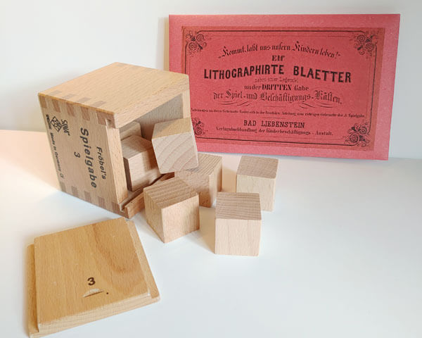 Fröbelin leikkilahjat. Lastentarhamuseo