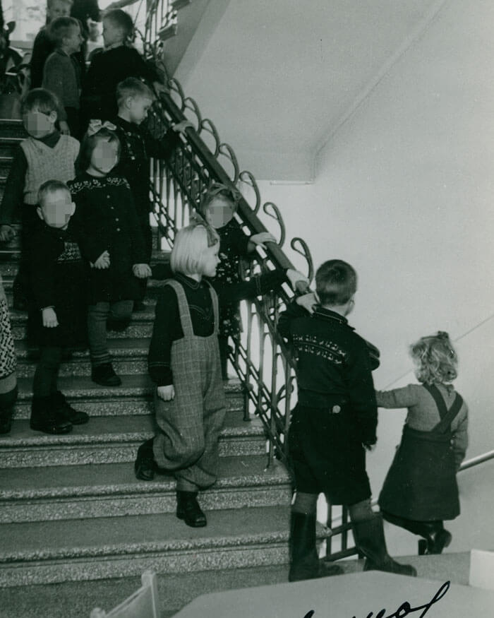 Ebeneser-talon pääportaikko 1940-luvulla. Lastentarhamuseon valokuvakokoelma. Kuvaaja: Relavuo.