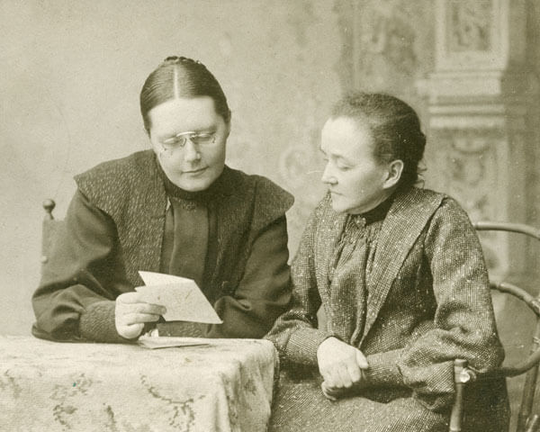 Elisabeth Alander ja Hanna Rothman. Lastentarhamuseon valokuvakokoelma.